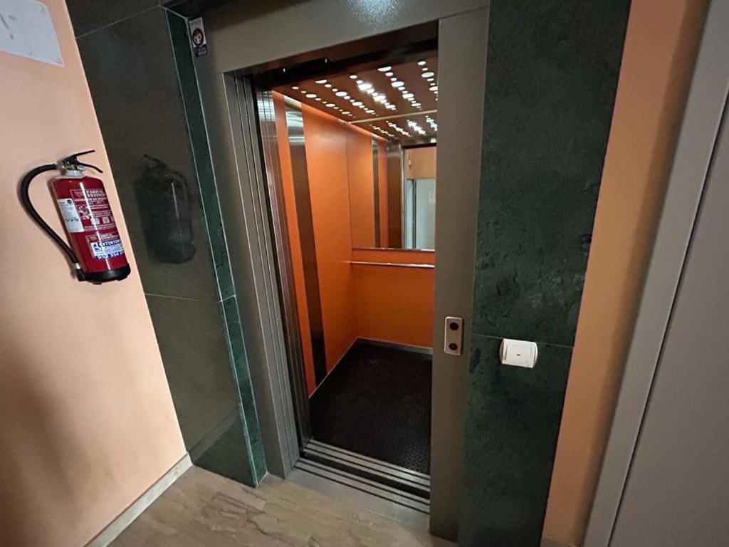 Ferienwohnung Piso Moderno En El Centro Historico A 3 Min Del Mar Estepona Exterior foto